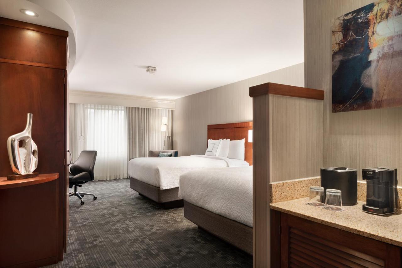 Courtyard By Marriott Potomac Mills Woodbridge Hotel Exterior photo